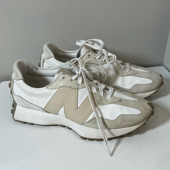New Balance 327 Size 9.5 Cream and White Athletic Shoes Great Condition - Picture 5 of 10